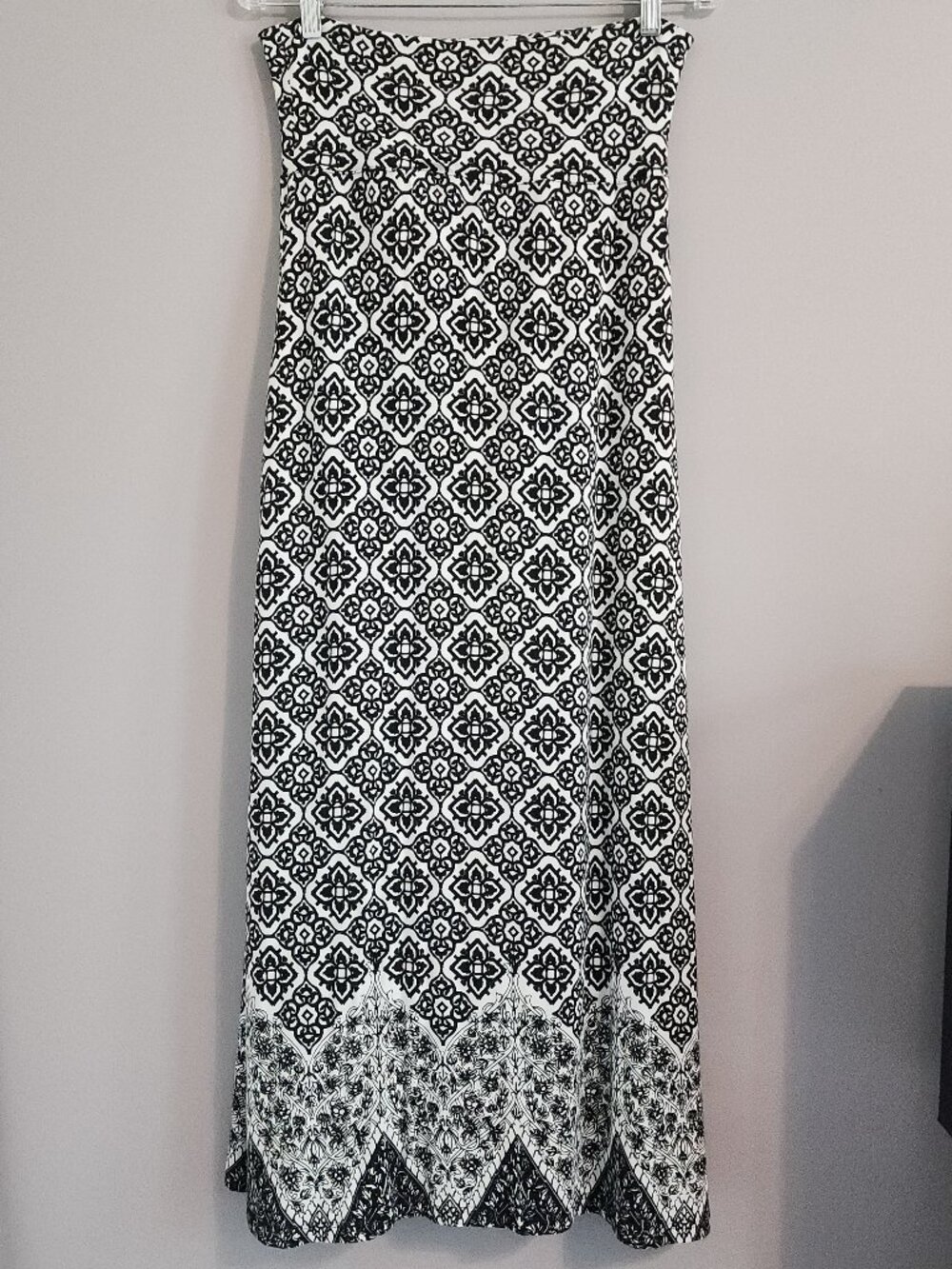 Max Studio Black and White Geometric Design Maxi Skirt Size Small